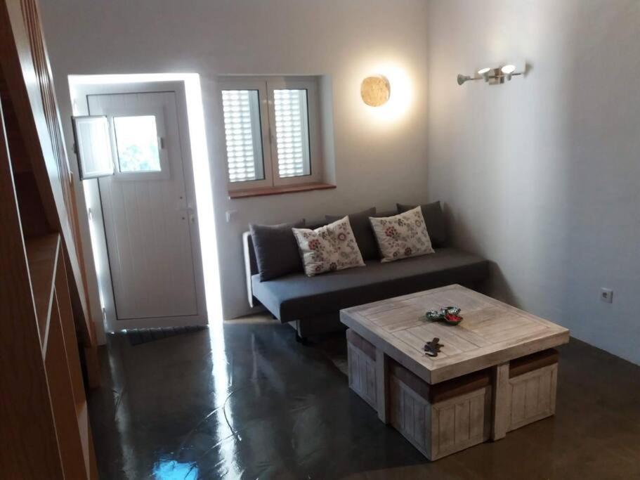 Sunny Da Viana, Holiday home *