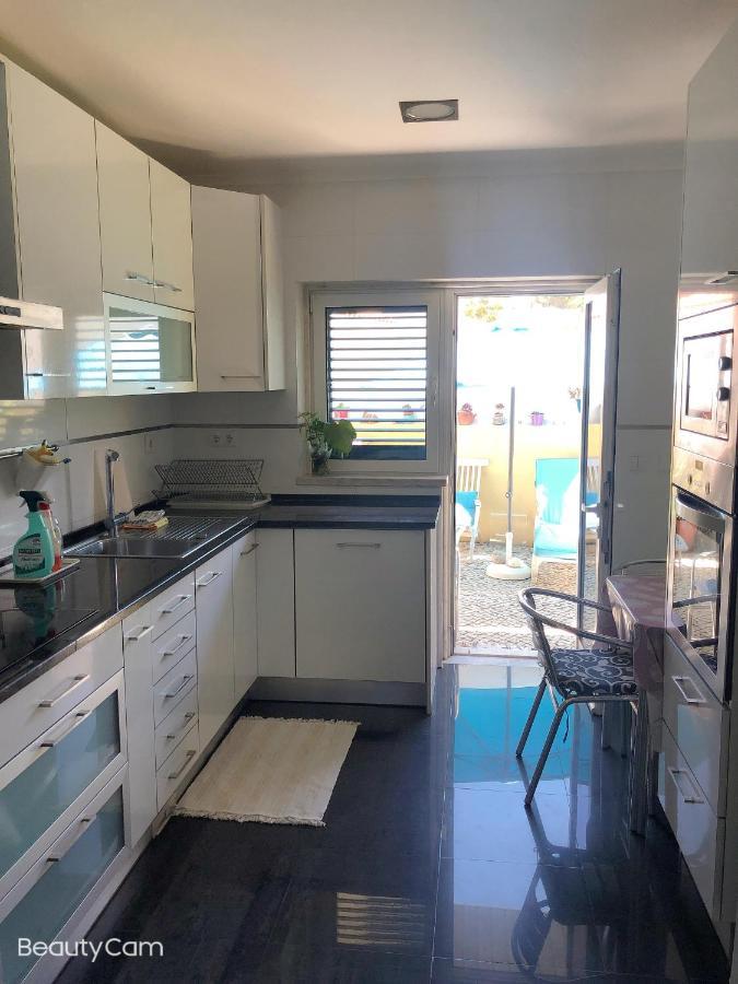 Binny's House Cascais - Renting Not The Whole House Accommodatie bij particulieren *