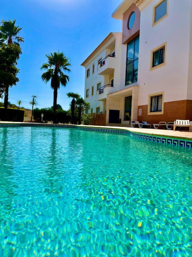 H&h: Chic Seaside Near Meia Apartamento *