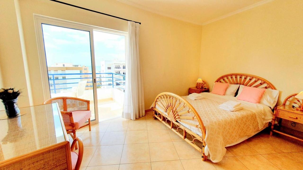Lover's Paradise: 3br 2 Min From The *
