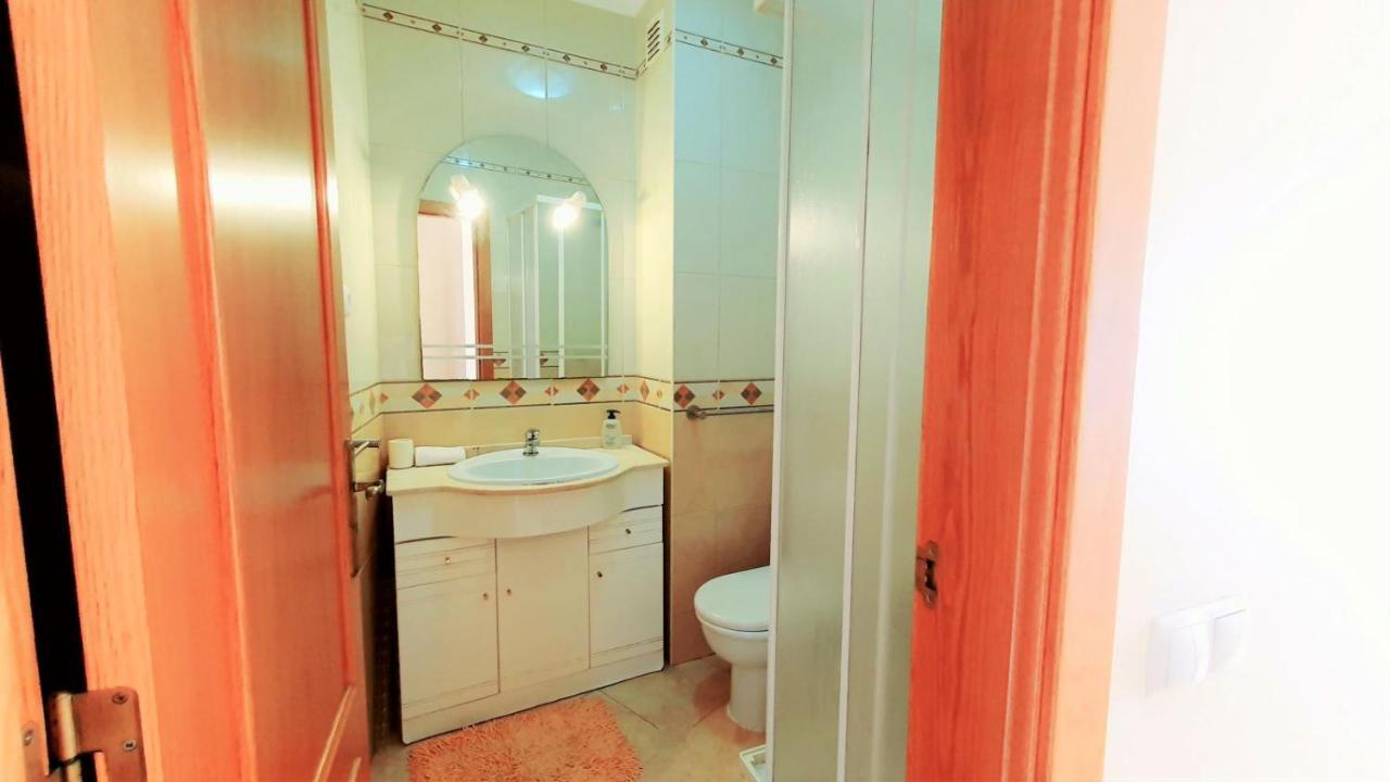 Lover's Paradise: 3br 2 Min From The Quarteira