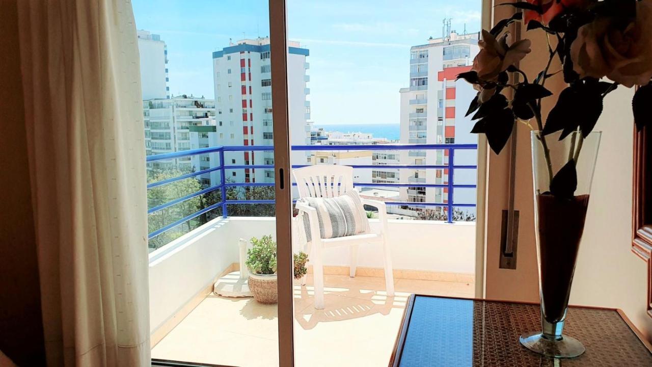 Lover's Paradise: 3br 2 Min From The Quarteira