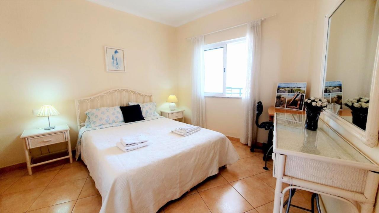 Lover's Paradise: 3br 2 Min From The Quarteira