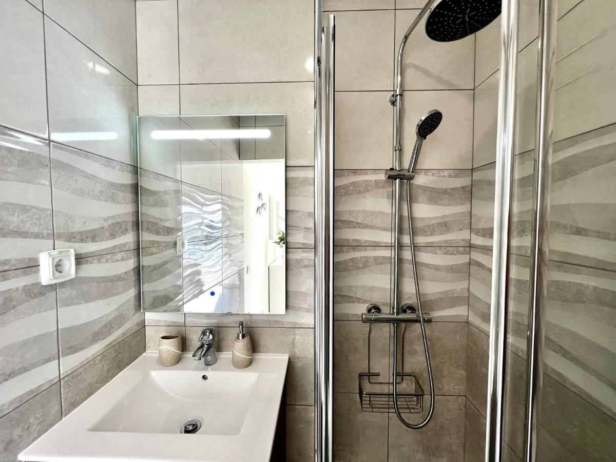 Ocean Breeze 1 With Pool By Homing Apartment *