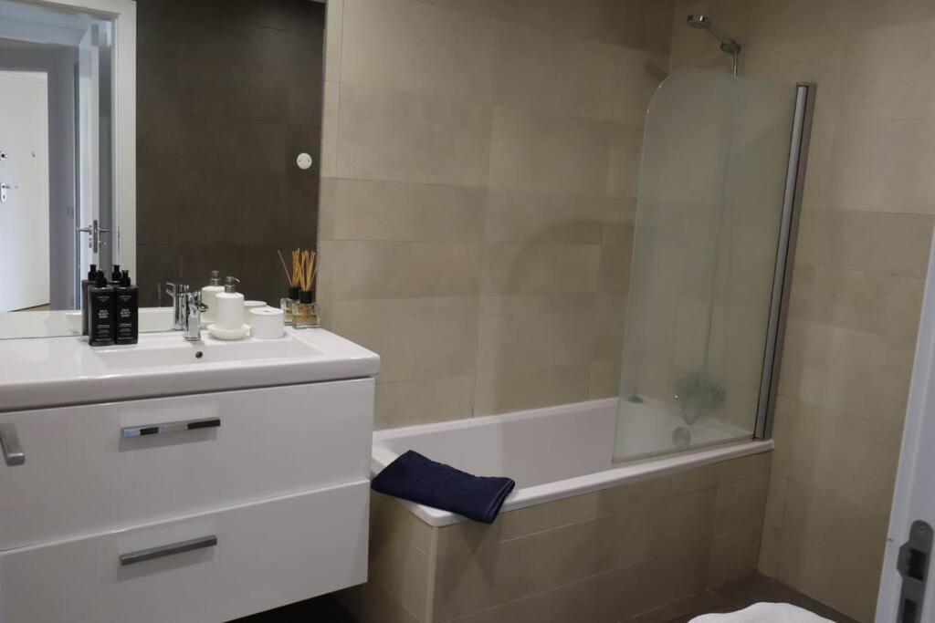 River Terrace & Pool View - Seixal Apartment