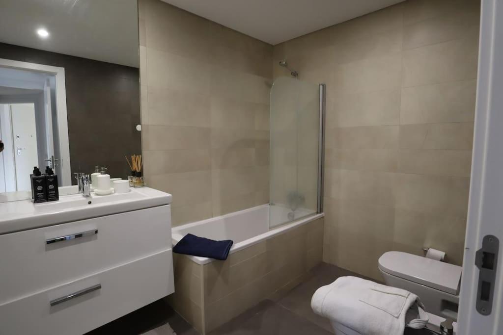 River Terrace & Pool View - Seixal Apartment
