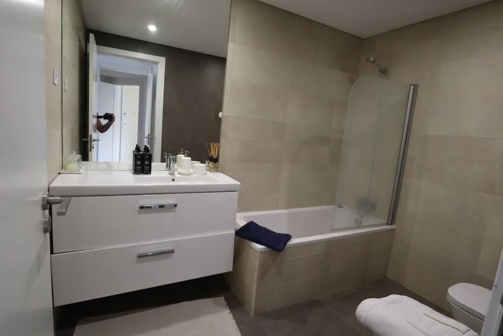 River Terrace & Pool View - Seixal Apartment *