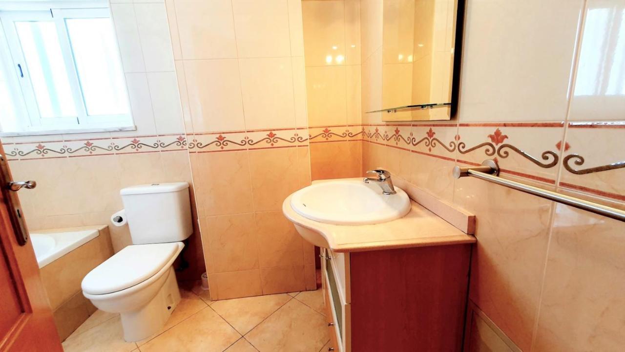 Apartamento Vacation: 2br Steps To The