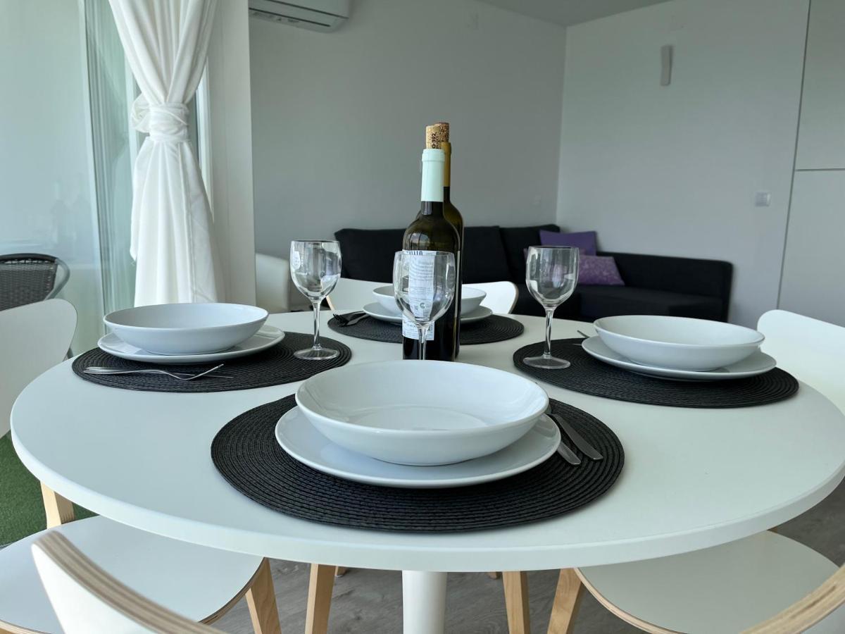 Axenic Retreat - Panoramic Ocean View, Sleeps 4, Ensuite Bathroom, New Redesign *