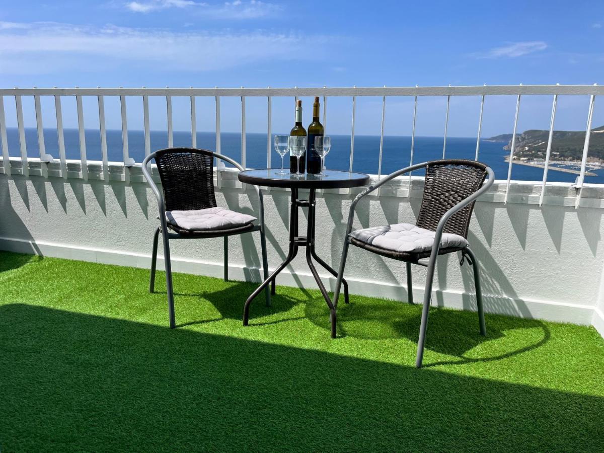 Axenic Retreat - Panoramic Ocean View, Sleeps 4, Ensuite Bathroom, New Redesign Appartement Sesimbra