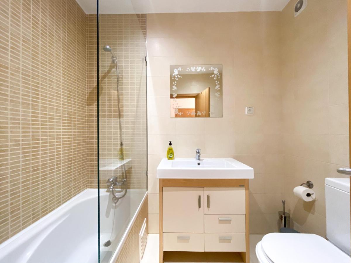 Modern And Spacious In #1939 Appartement