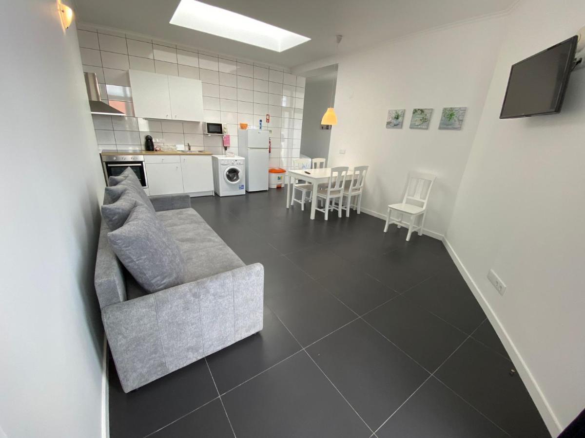 Apartment White Pico