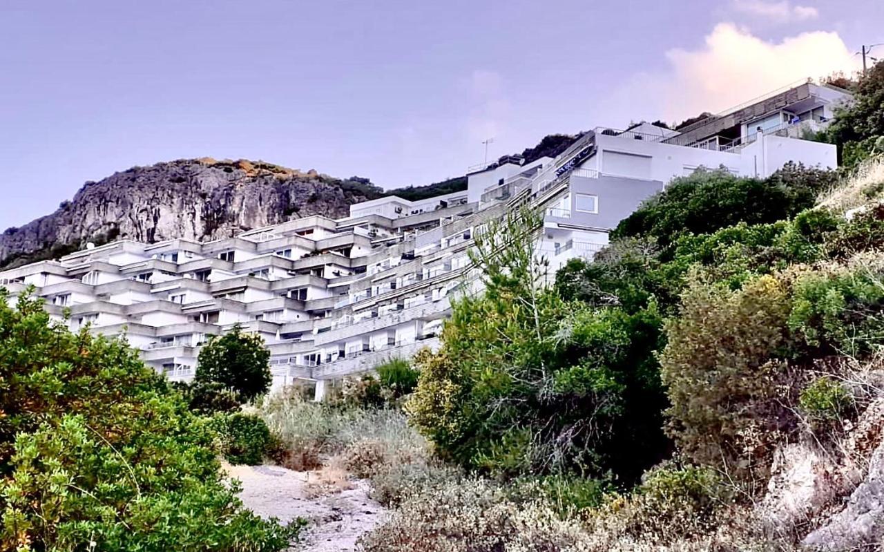 Apartment Axenic Retreat - Panoramic Ocean View, Sleeps 4, Ensuite Bathroom, New Redesign