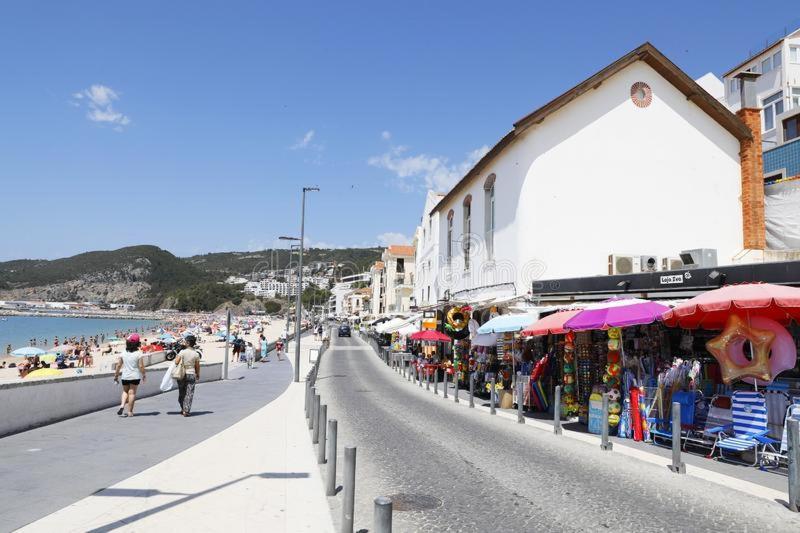 Axenic Retreat - Panoramic Ocean View, Sleeps 4, Ensuite Bathroom, New Redesign Apartment Sesimbra