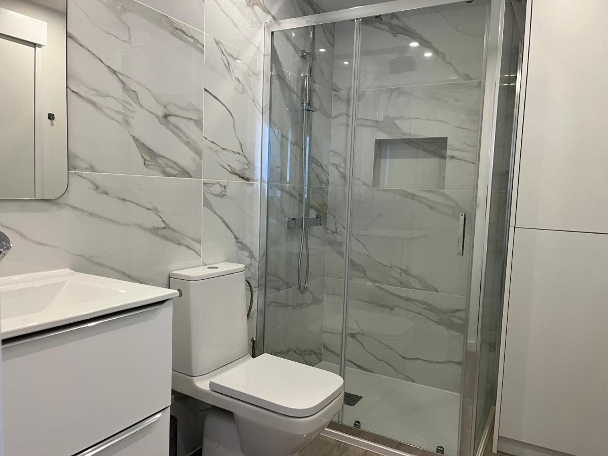 Axenic Retreat - Panoramic Ocean View, Sleeps 4, Ensuite Bathroom, New Redesign