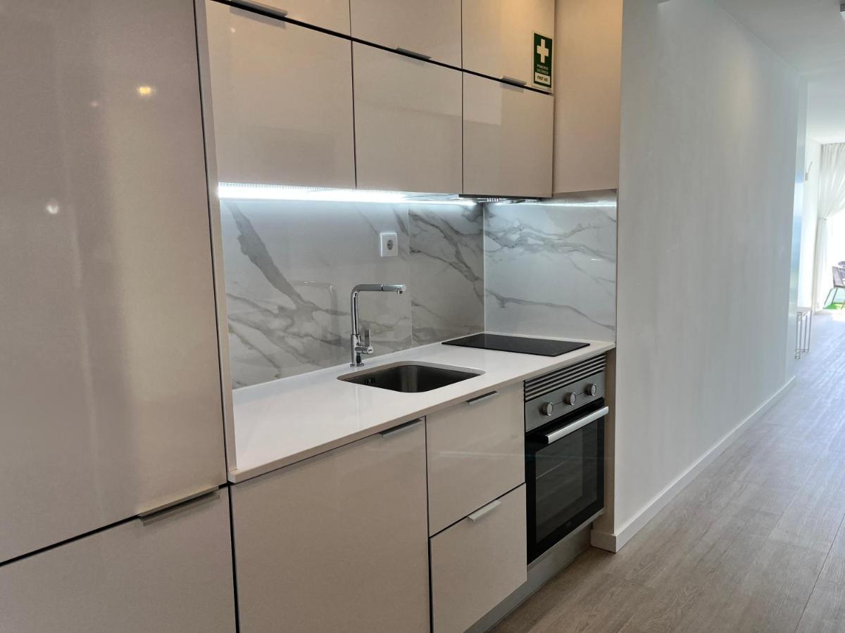 Axenic Retreat - Panoramic Ocean View, Sleeps 4, Ensuite Bathroom, New Redesign Apartment Sesimbra