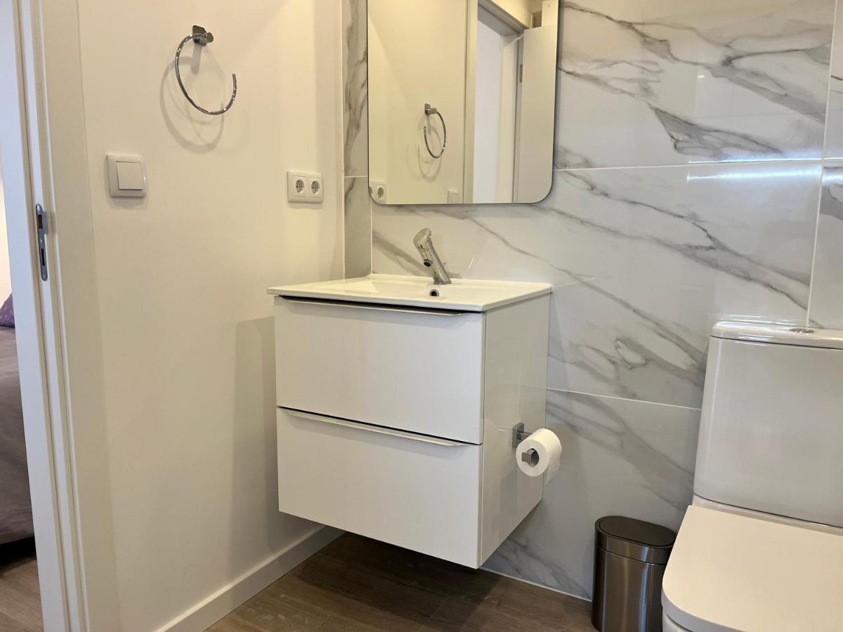 Apartment Axenic Retreat - Panoramic Ocean View, Sleeps 4, Ensuite Bathroom, New Redesign