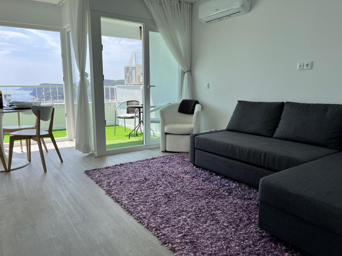 Apartment Axenic Retreat - Panoramic Ocean View, Sleeps 4, Ensuite Bathroom, New Redesign *