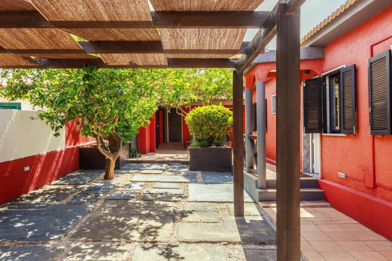 Aroeira Pool House * Charneca (Setubal)