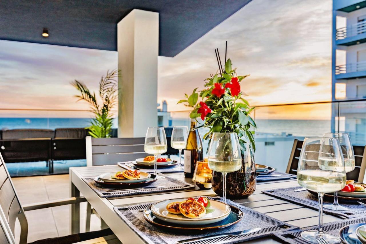 Apartment Luxurious Beachside With Pool & Seaview
