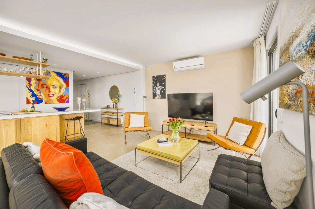 Luxury 3-bed Penthouse With Ocean Views, Terrace & Pool Apartment