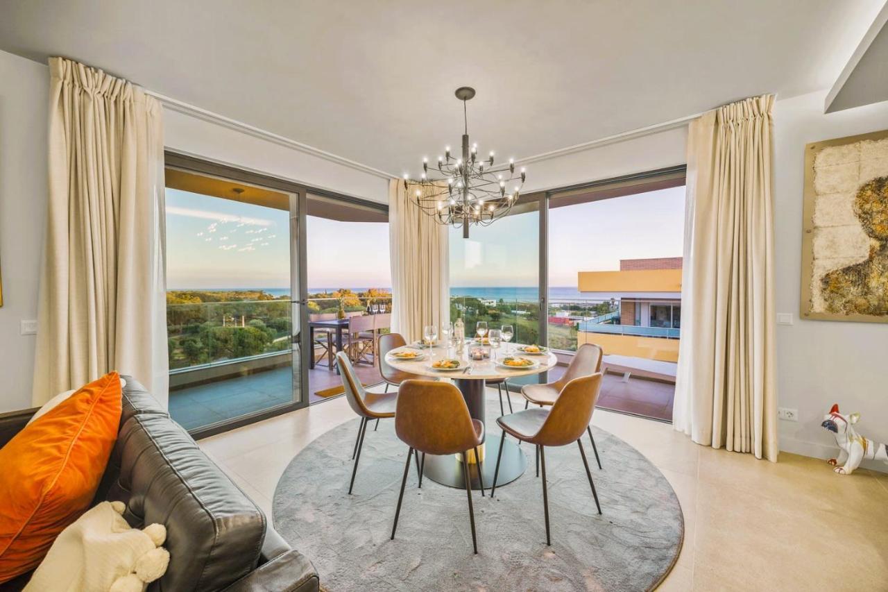 Luxury 3-bed Penthouse With Ocean Views, Terrace & Pool Quarteira