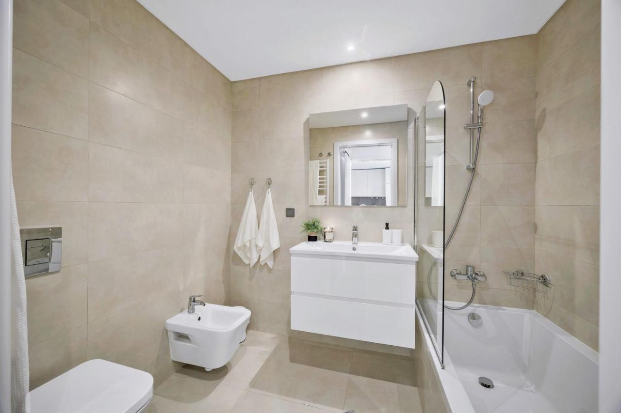 Bright Modern Beachside With Pool & Seaview * Quarteira