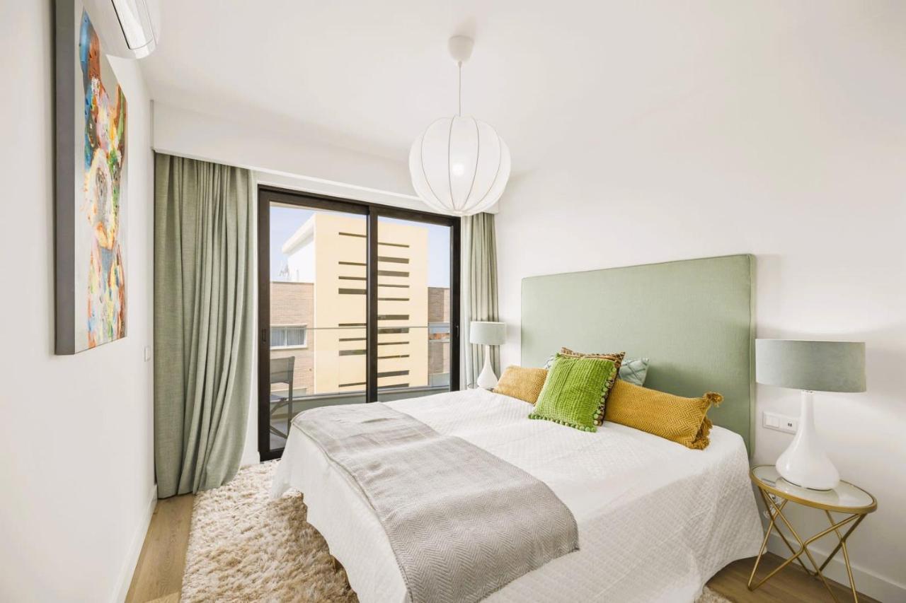Luxury 3-bed Penthouse With Ocean Views, Terrace & Pool Apartment