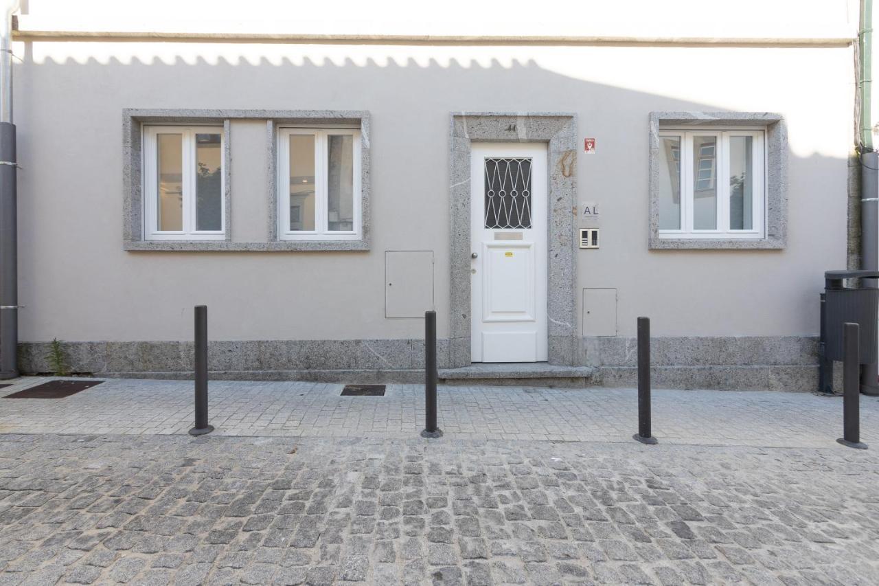 Dona Emilia Guest House & Studio Apartment Building