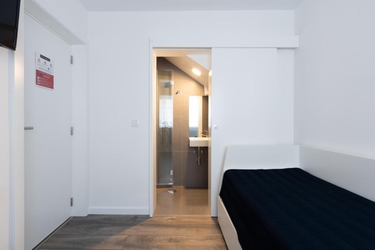 Dona Emilia Guest House & Studio Apartment Building Guest house