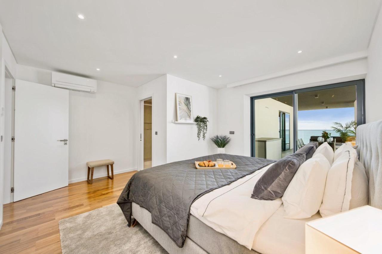 Luxurious Beachside With Pool & Seaview Apartment Quarteira