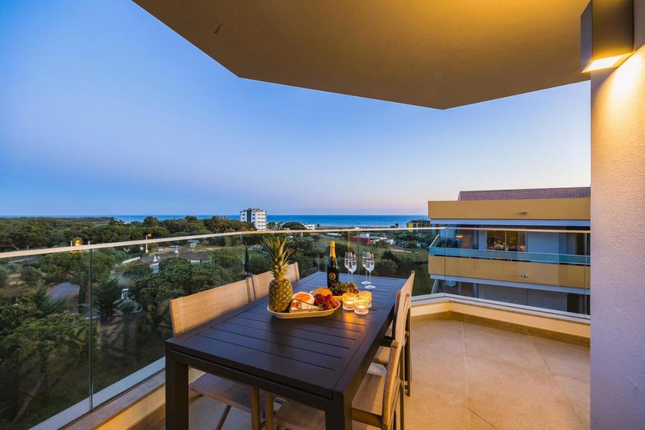Luxury 3-bed Penthouse With Ocean Views, Terrace & Pool Apartment