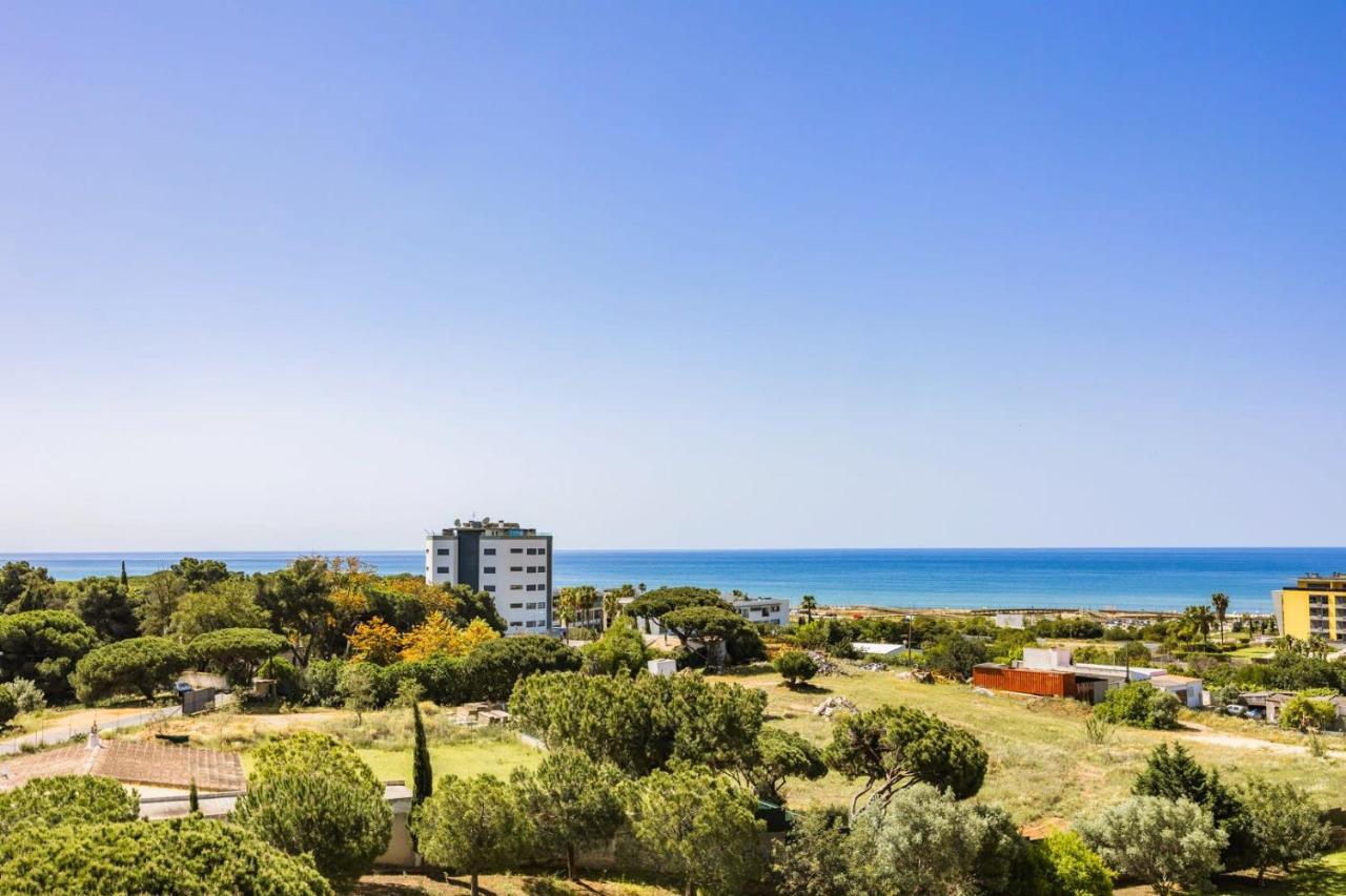 Luxury 3-bed Penthouse With Ocean Views, Terrace & Pool Apartment