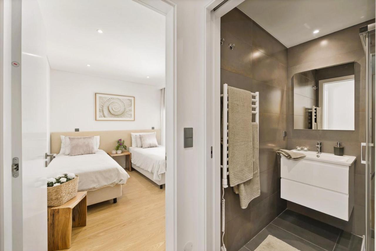 Stylish Modern Beachside With Pool & Seaview * Quarteira