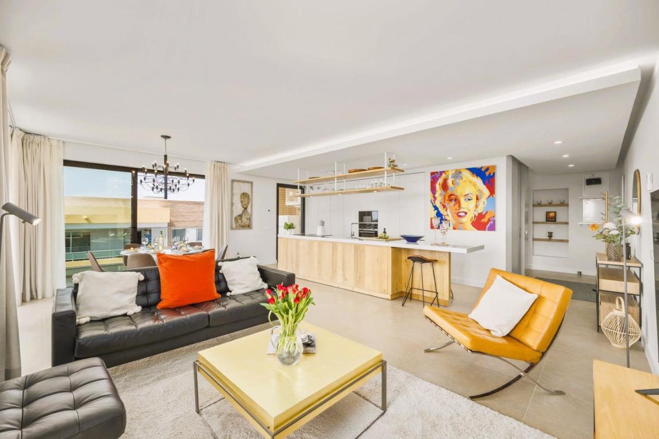 Luxury 3-bed Penthouse With Ocean Views, Terrace & Pool * Quarteira