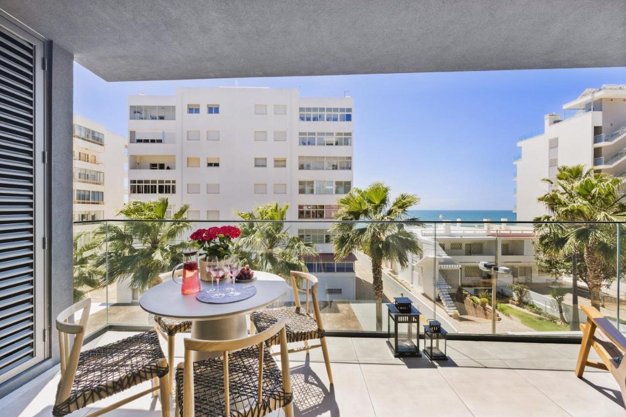 Apartment Stylish Modern Beachside With Pool & Seaview *