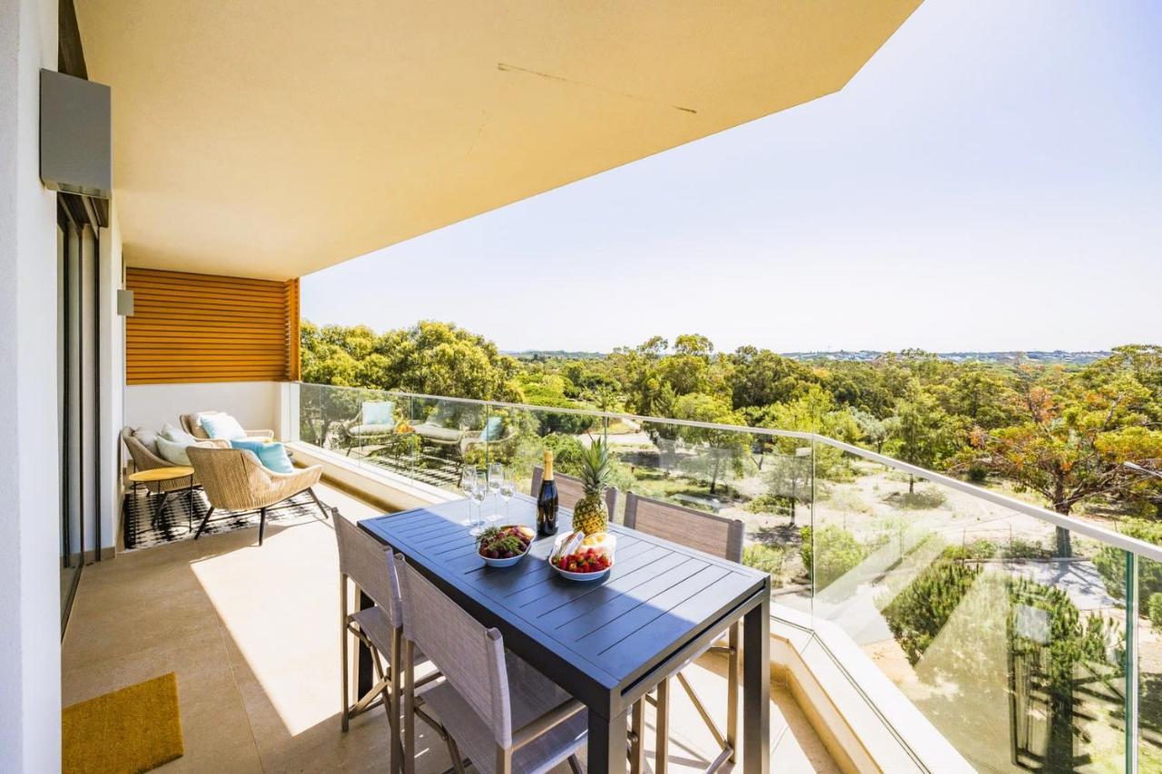 Apartment Luxury 3-bed Penthouse With Ocean Views, Terrace & Pool Quarteira