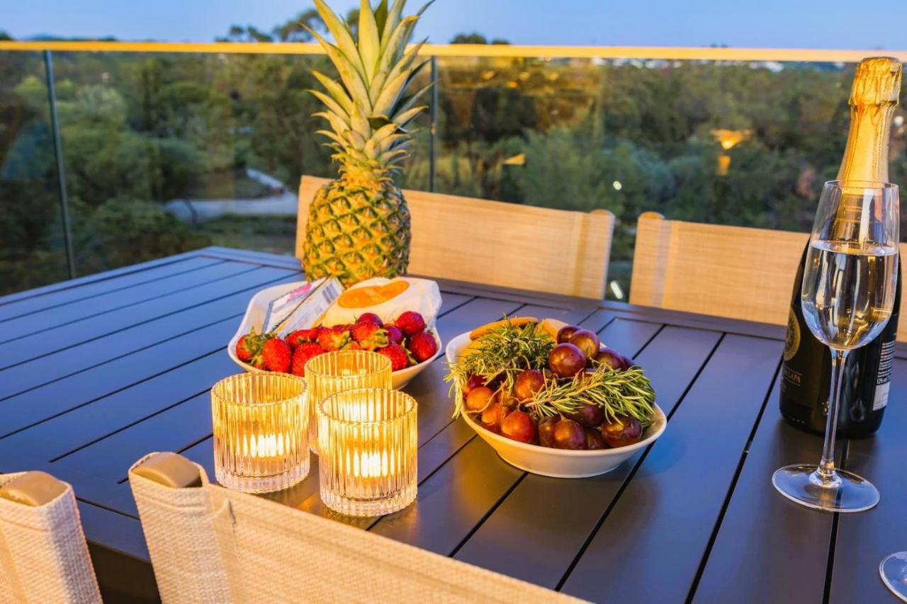 Luxury 3-bed Penthouse With Ocean Views, Terrace & Pool Quarteira