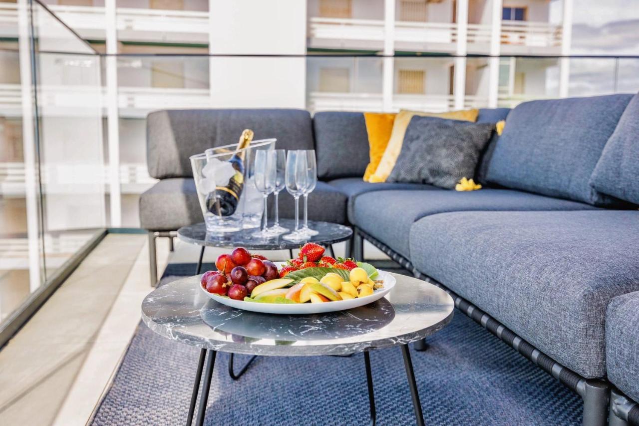 Luxurious Beachside With Pool & Seaview Apartment Quarteira