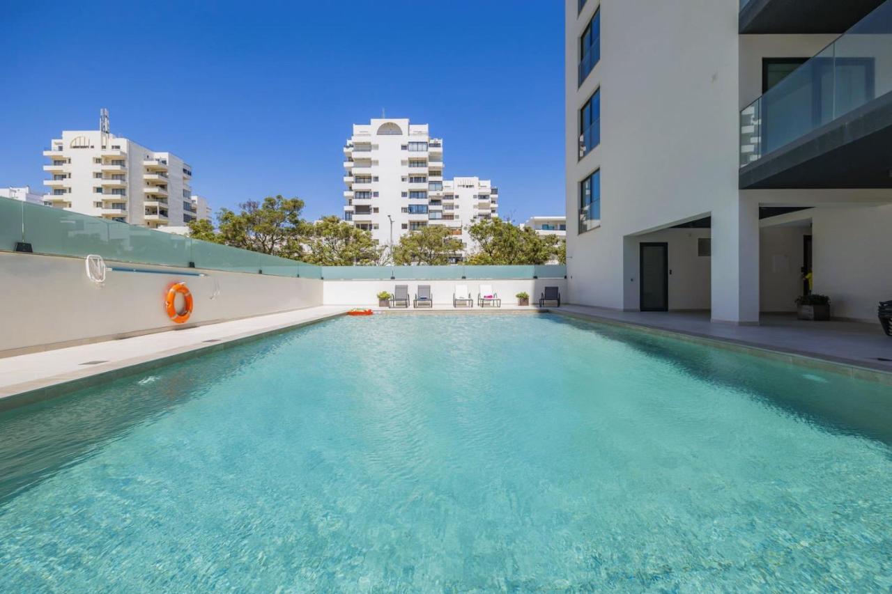 Stylish Modern Beachside With Pool & Seaview *