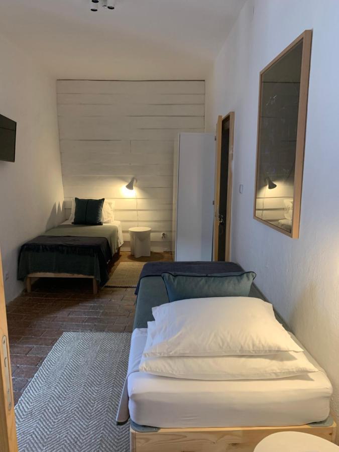 Slowly-com Vagar Hostel