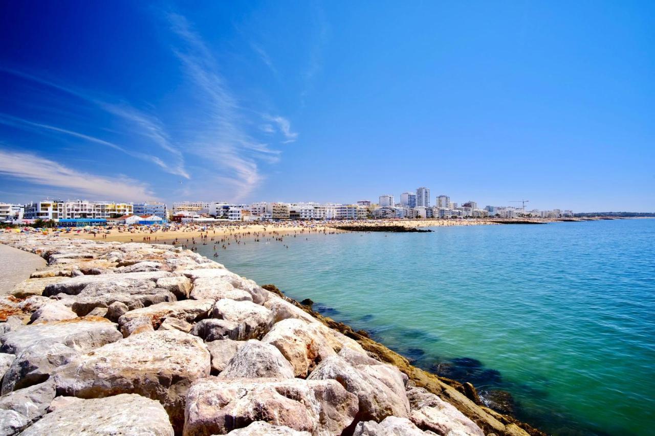 Apartment Stylish Modern Beachside With Pool & Seaview Quarteira