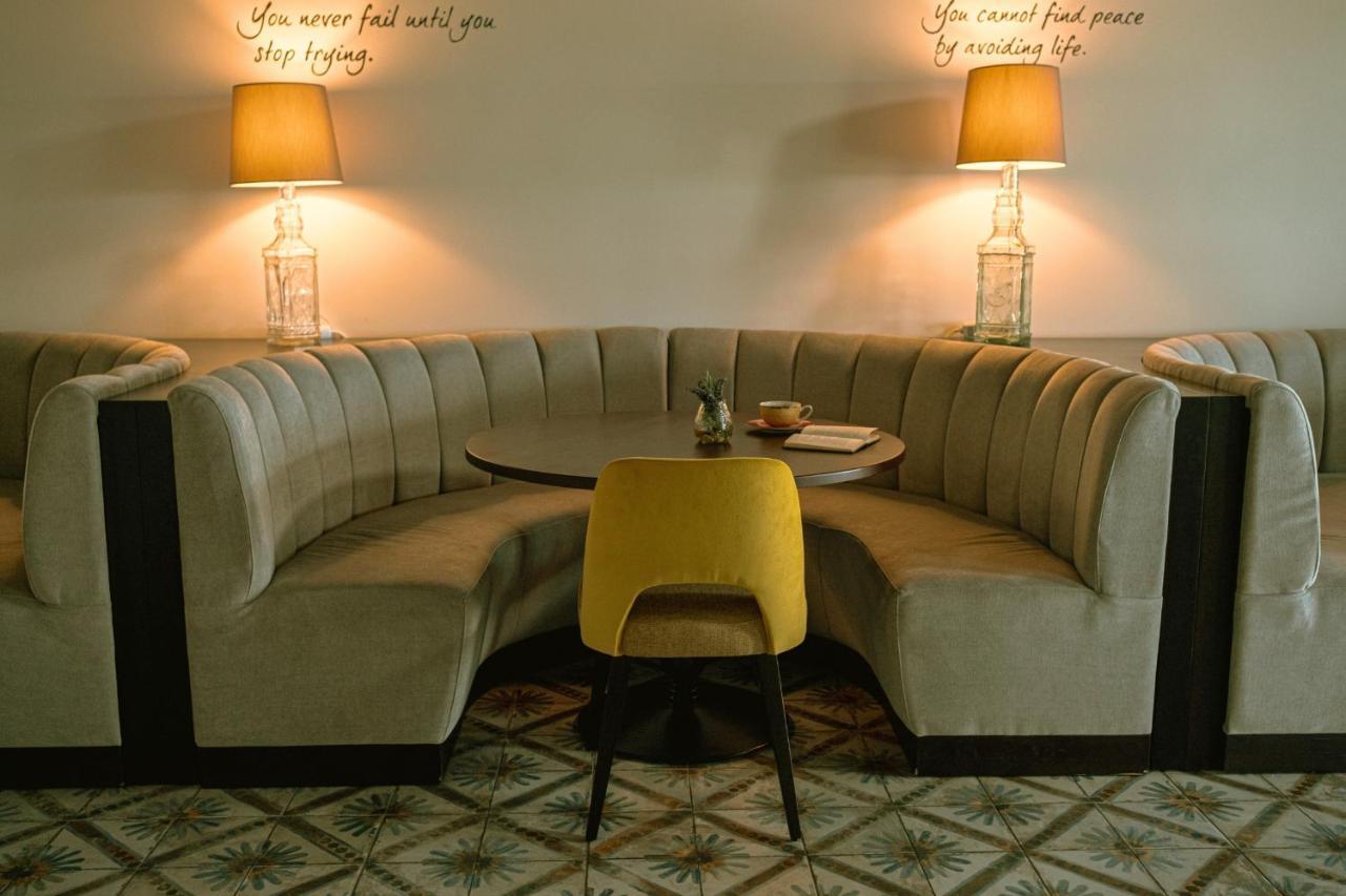 Solar Alvura Boutique