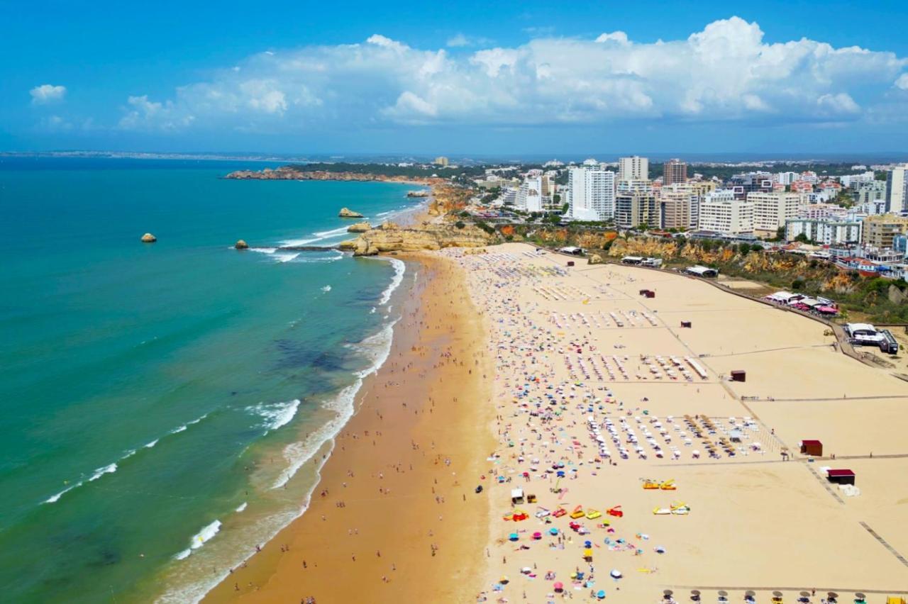 O Mar,o Sol,a Tranquilidade E A Seguranca De Um Lugar