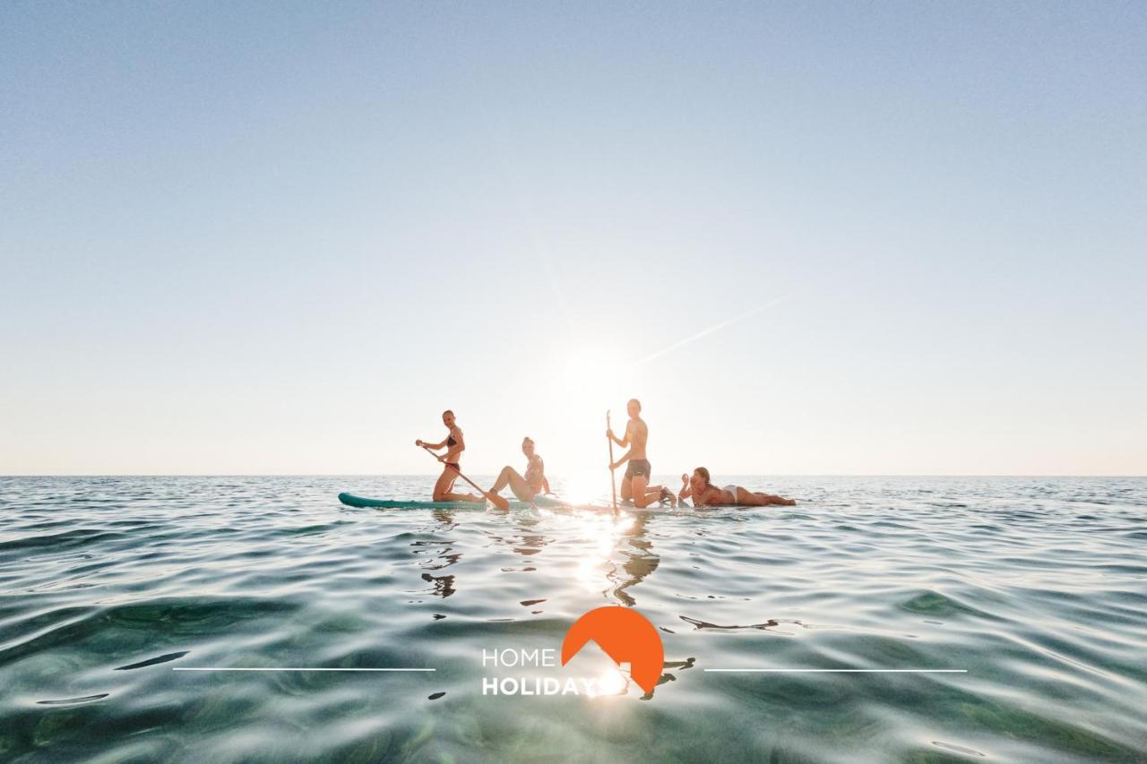 #004 Orada By Holidays *