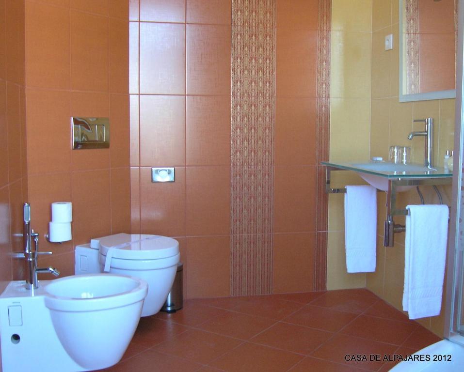 Guest house Casa De Alpajares - &