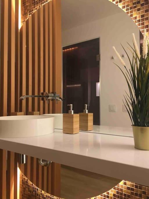 Great Sea View Apartment, Near The Beach, With Ac And Pools Apartamento