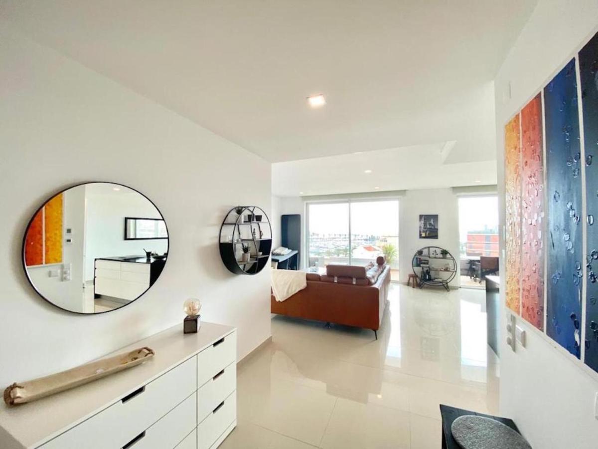Penthouse By The Marina * Lagos