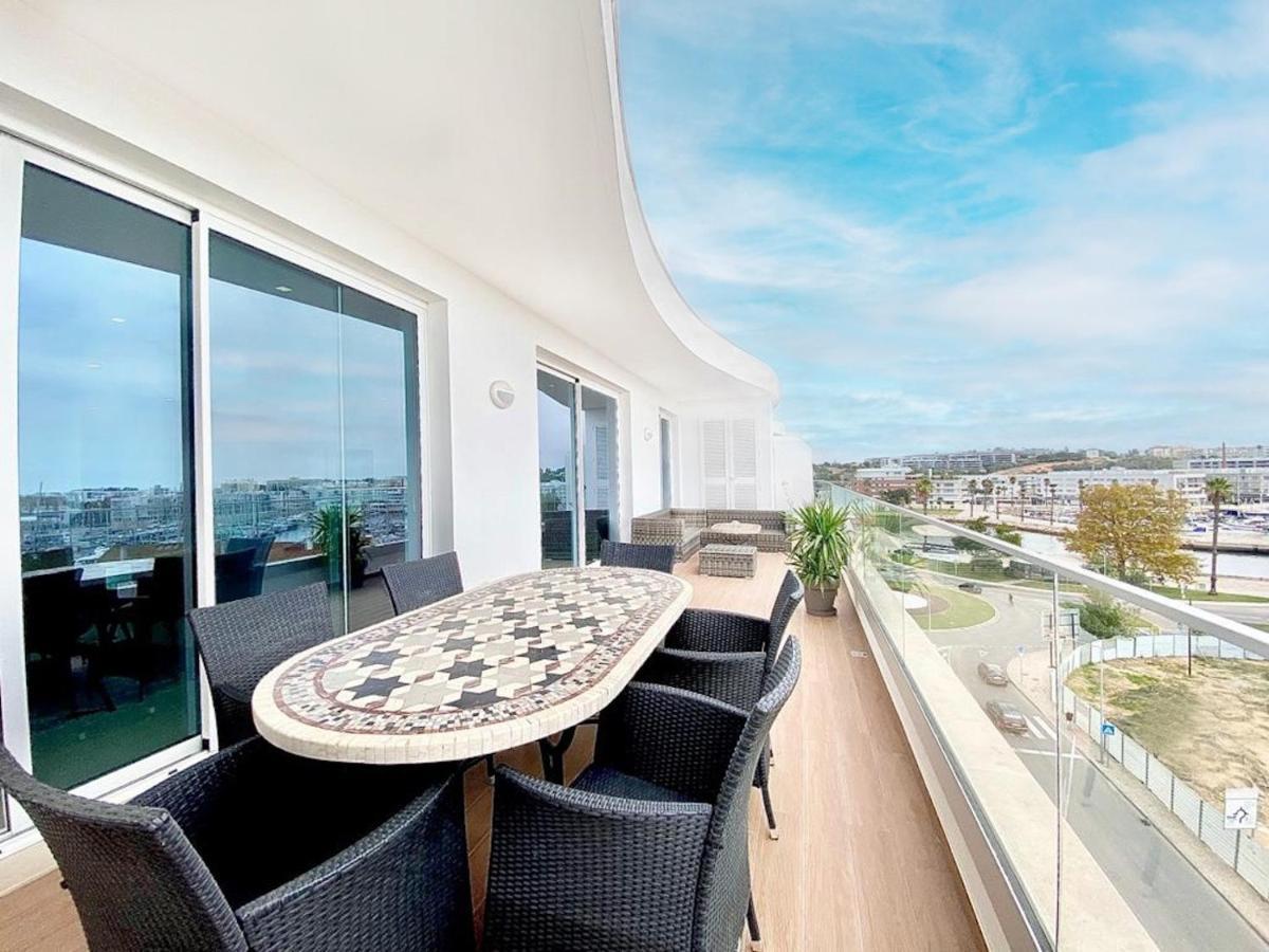 Penthouse By The Marina Apartment