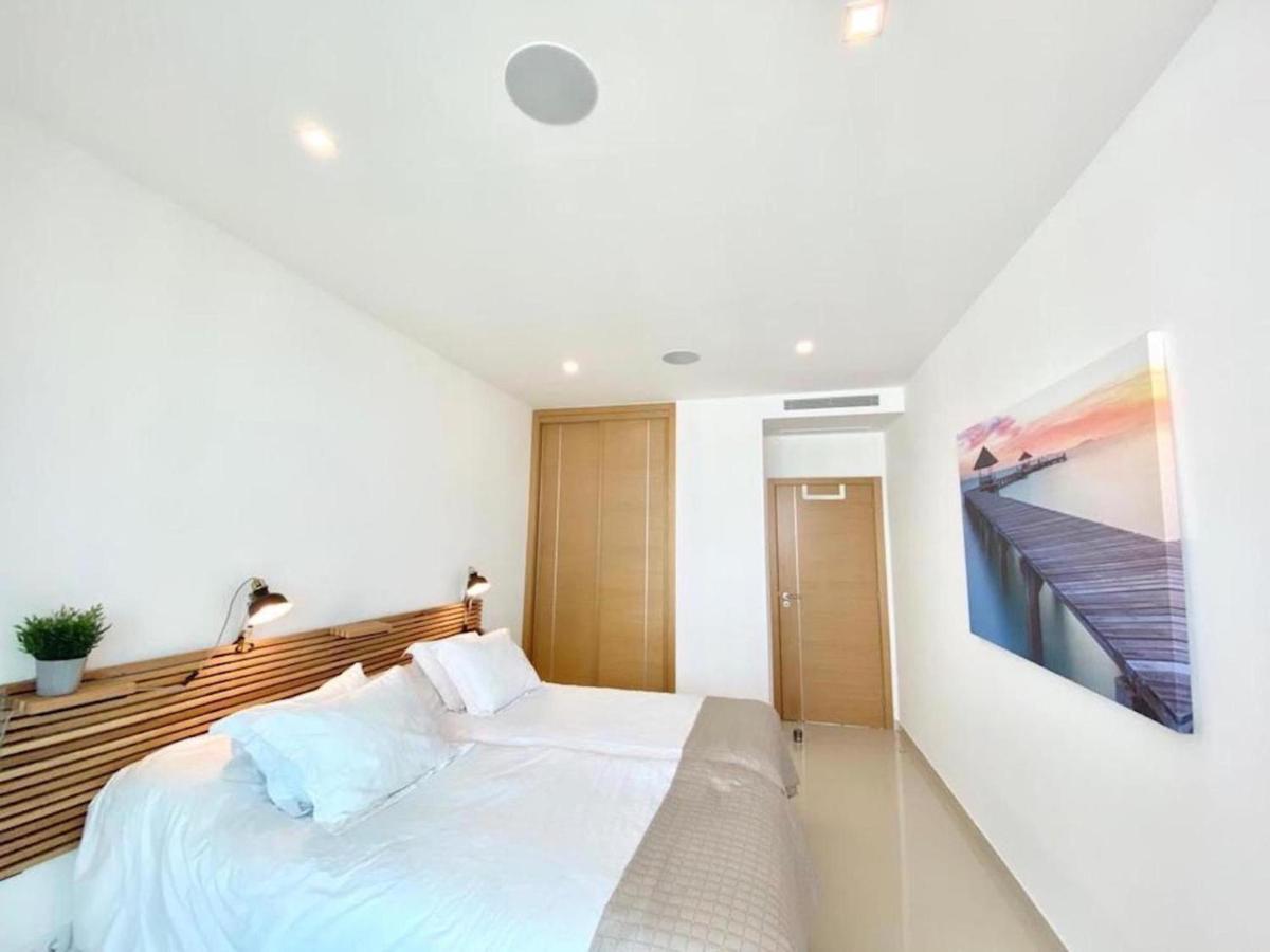 Apartment Penthouse By The Marina *